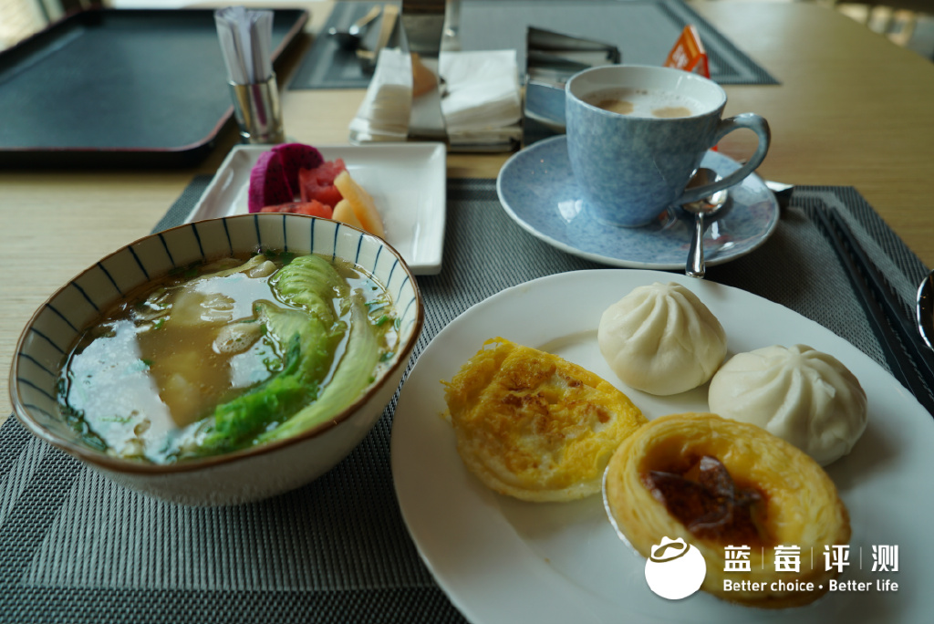 蓝莓评测|为探索理想退休生活,我住进了养老社区休闲区蓝鸢梦想 - Www.slyday.coM 蓝莓评测|为探索理想退休生活,我住进了养老社区休闲区蓝鸢梦想 - Www.slyday.coM