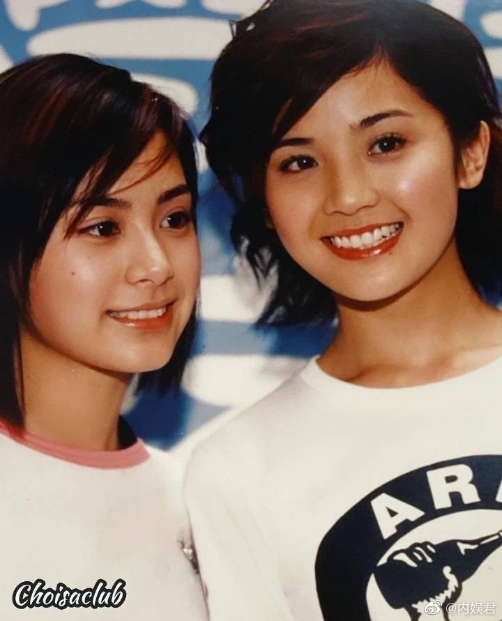 阿娇微博更新说找到旧照一张网友也在评论区晒twins的旧照