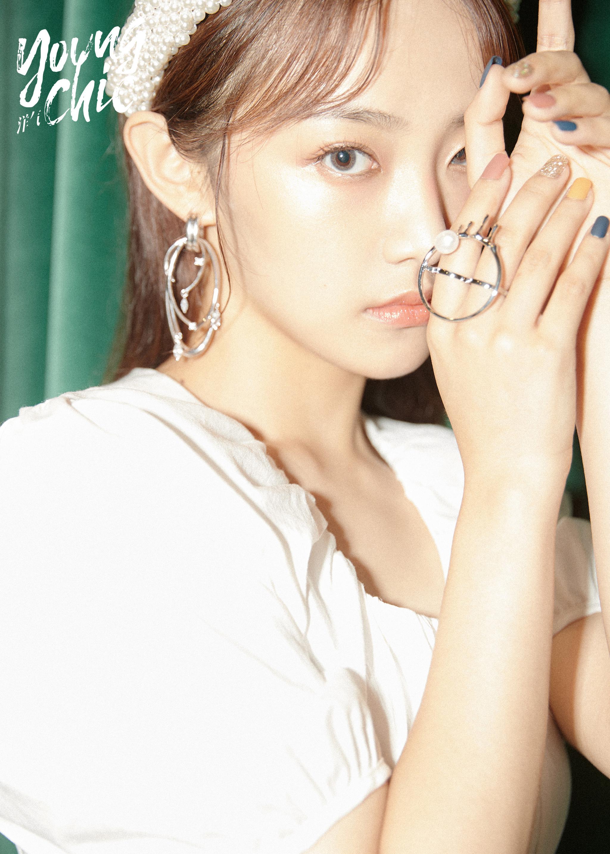 欢娱影视演员@吴佳怡_six 《洋气youngchic》大片今日发布