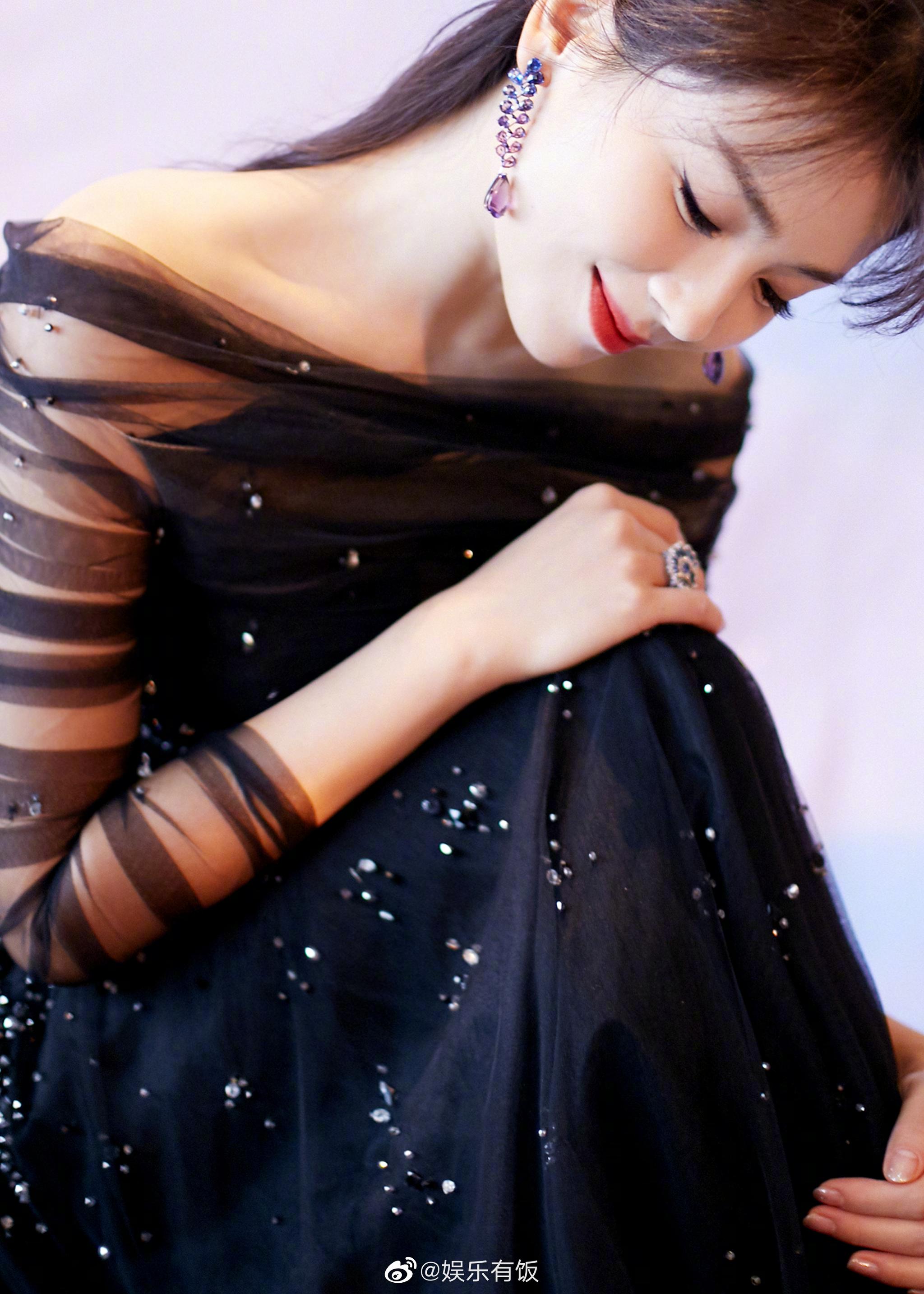 刘涛tamia 一袭黑色繁星长礼裙,唯美大气,气场全开,造型精致