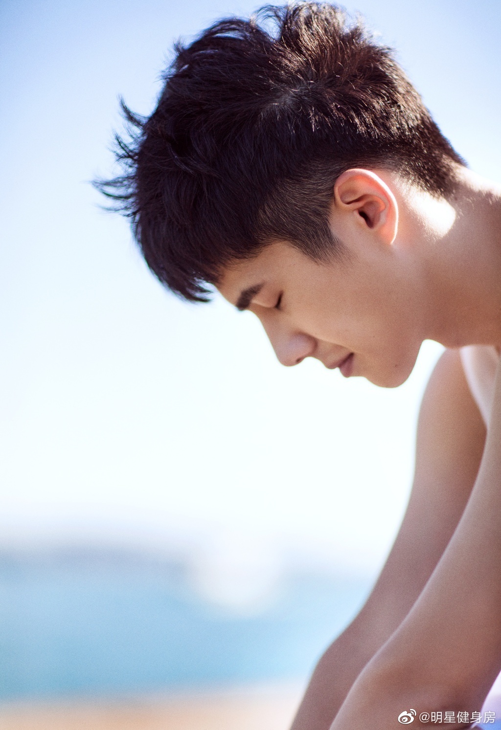 刘昊然turbo 弟弟露出紧实有致的肌肉线条,就知道是夏天来了啊