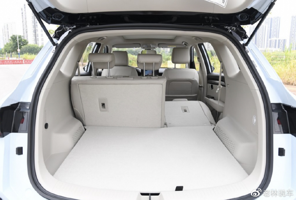 可家用可旅行,这台suv后排可当床,轴距2米75油耗4.6l-新浪汽车