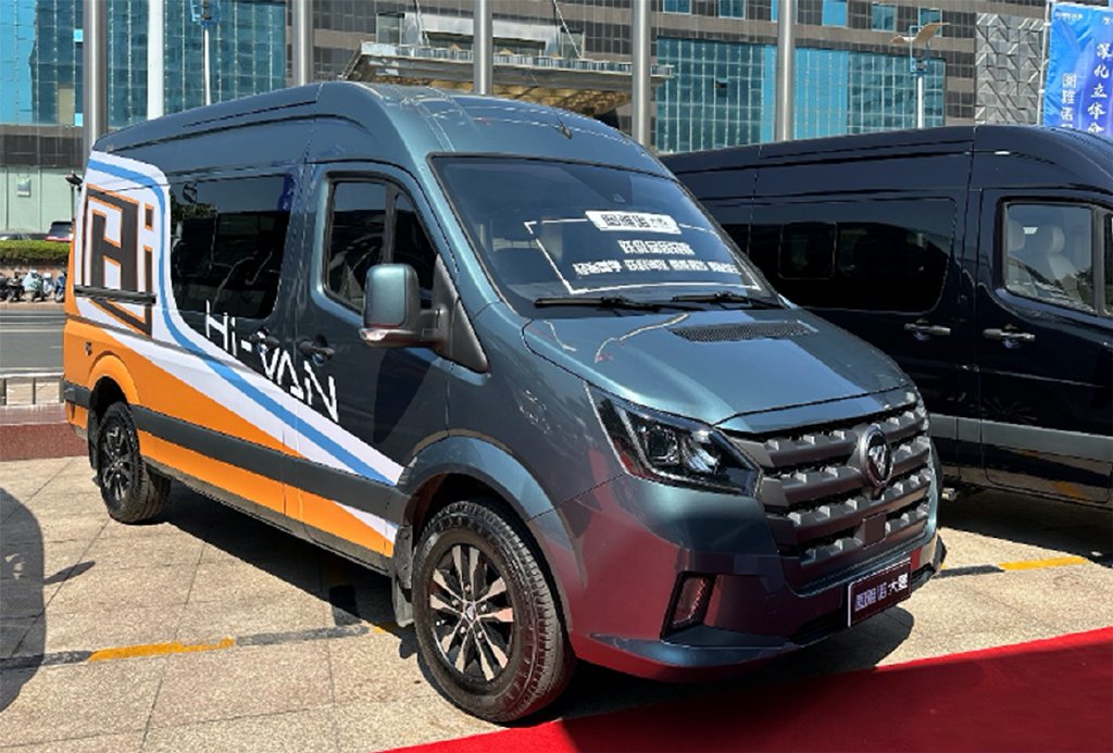 新款福田图雅诺实车换装新前脸新内饰侧滑门搭载20t动力