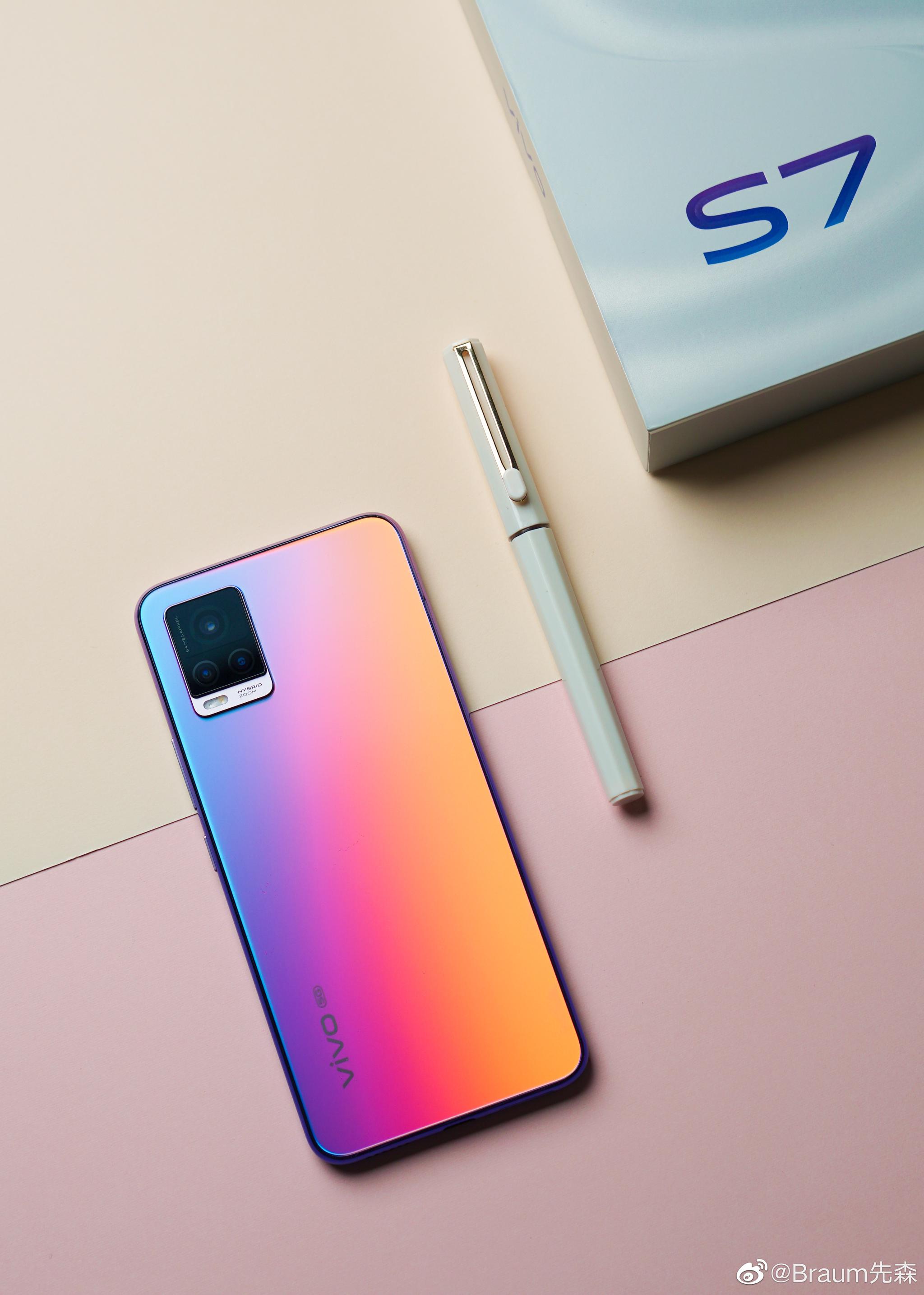 vivo s7这莫奈漫彩是越看越好看,渐变色虽然看腻了