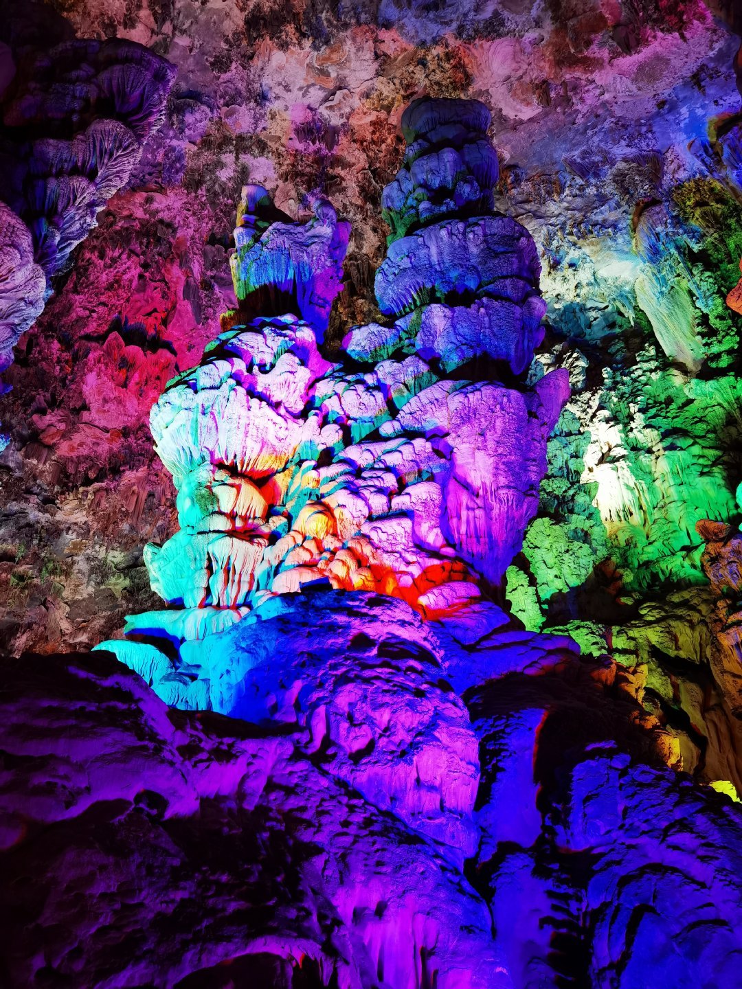 溶洞景观如今在国内较为常见了特别是在南方更不稀奇