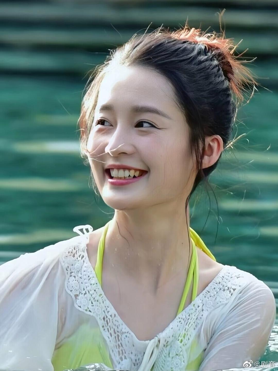 李沁 笑起来真好看