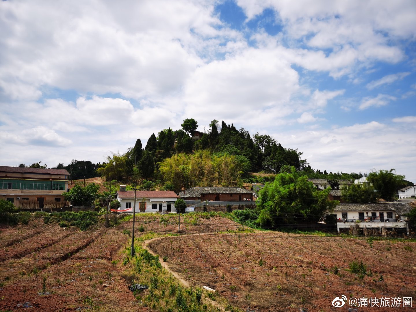 第一次走进自贡何市镇高庙村,在狮子山偶遇高庙寨.据当地人介绍