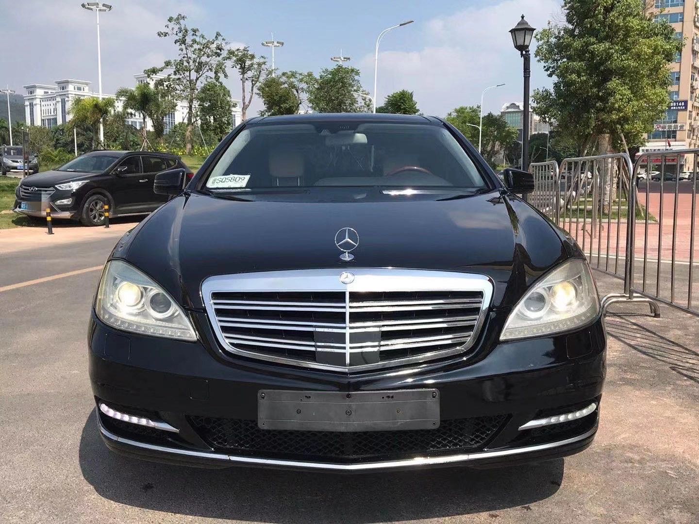 12年奔驰s600售价19万,外观奢华大气,尽显其端庄优雅