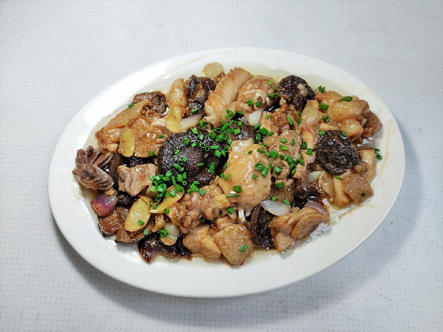 旧谱粤菜新得:冬菇蒸滑鸡,鸡嫩菇香无汁捞饭|冬菇|粤菜|冬菇蒸滑鸡
