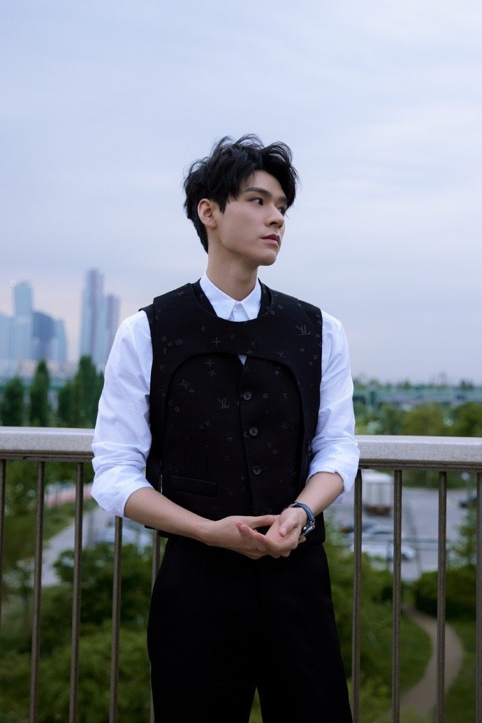 龚俊韩国街拍来啦