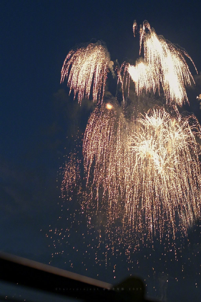 会和喜欢的人看场花火__财经头条