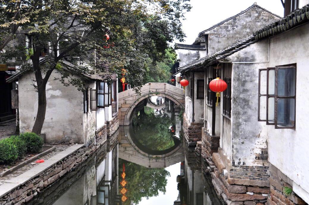 周庄古镇是一座江南小镇有中国第一水乡之美誉