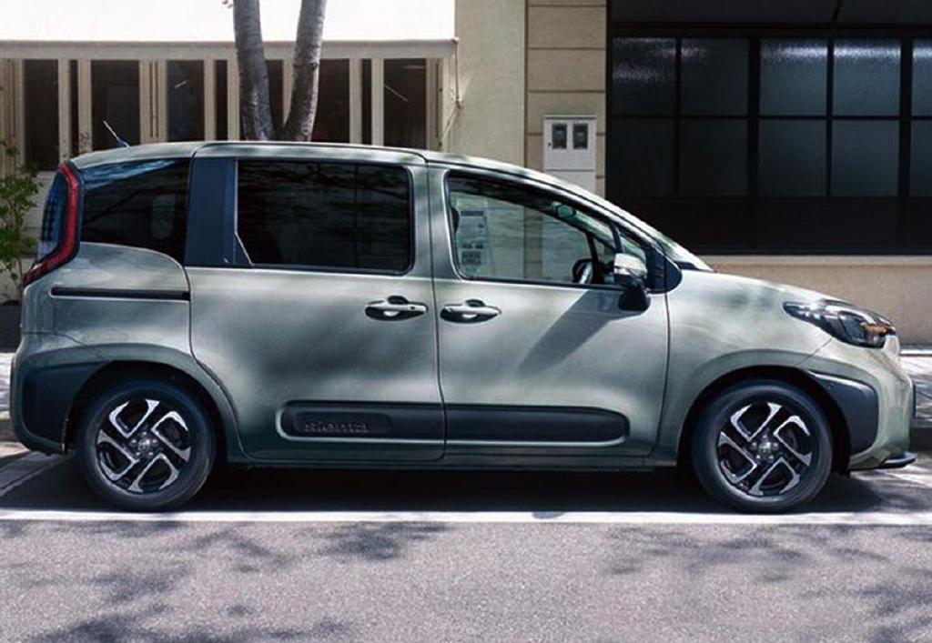 丰田新款mpv小车发布侧滑门232布局约合人民币98万起