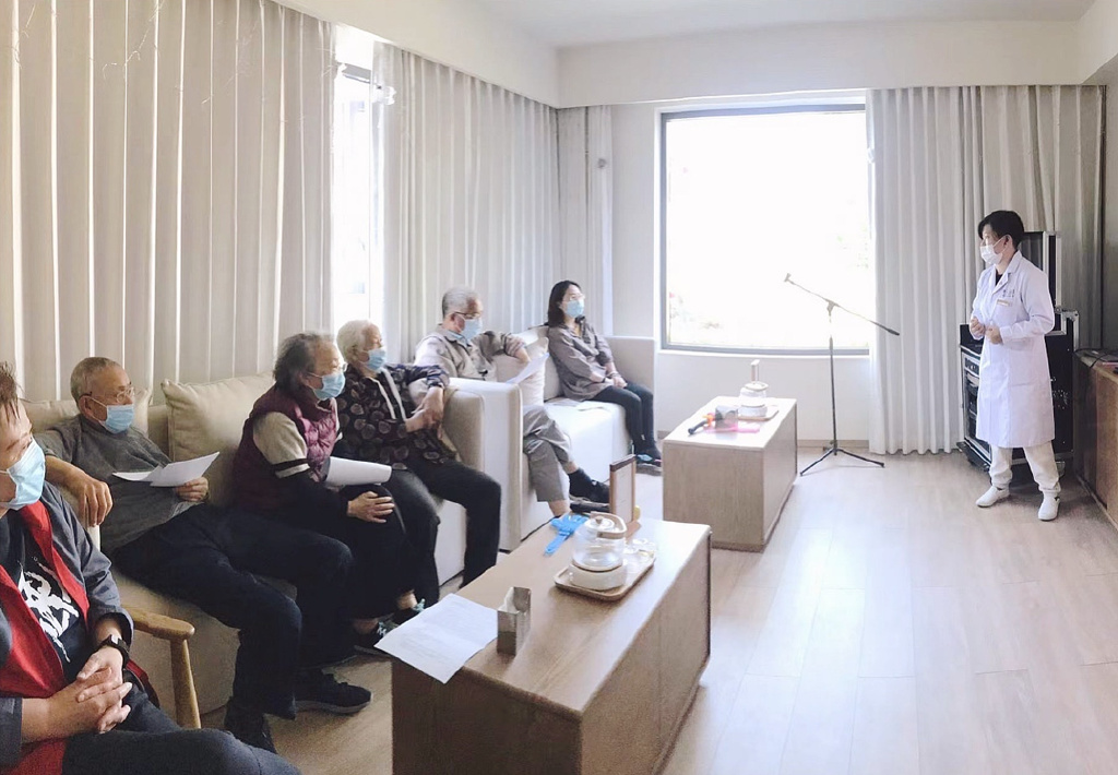 蓝莓评测|为探索理想退休生活,我住进了养老社区休闲区蓝鸢梦想 - Www.slyday.coM 蓝莓评测|为探索理想退休生活,我住进了养老社区休闲区蓝鸢梦想 - Www.slyday.coM