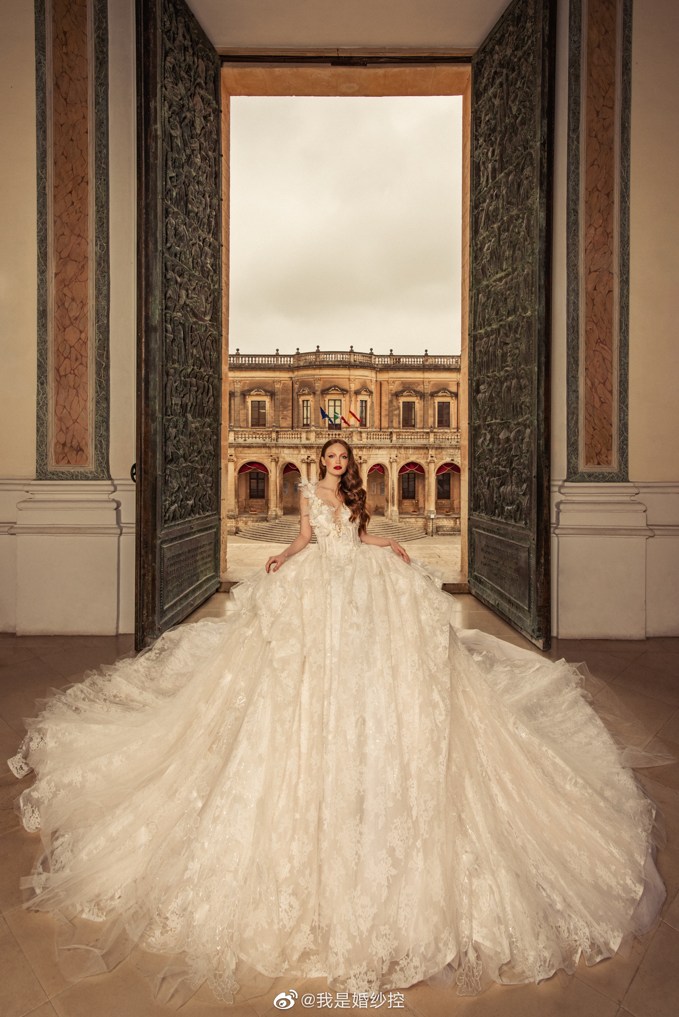 奢华性感系列来自意大利婚纱品牌corona borealis