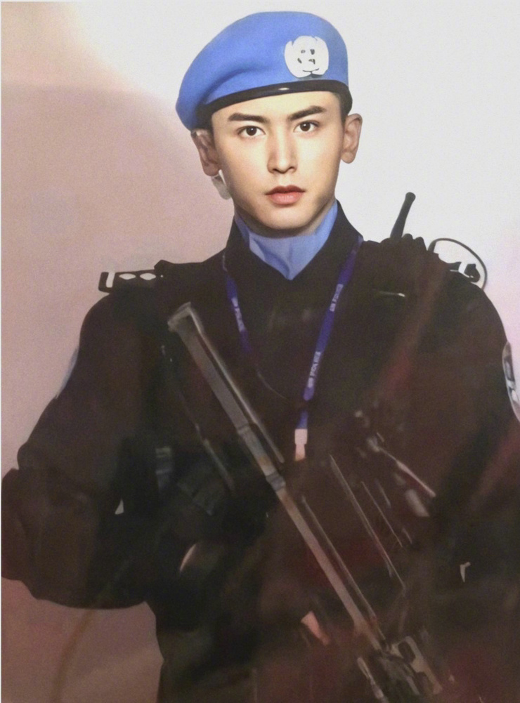 镜头里的张哲瀚太帅气了光是看预告就感受到了热血!