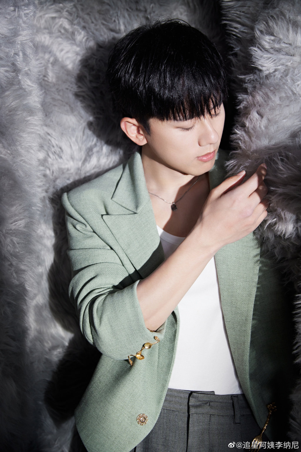 张杰绿西装清爽干净帅气十足