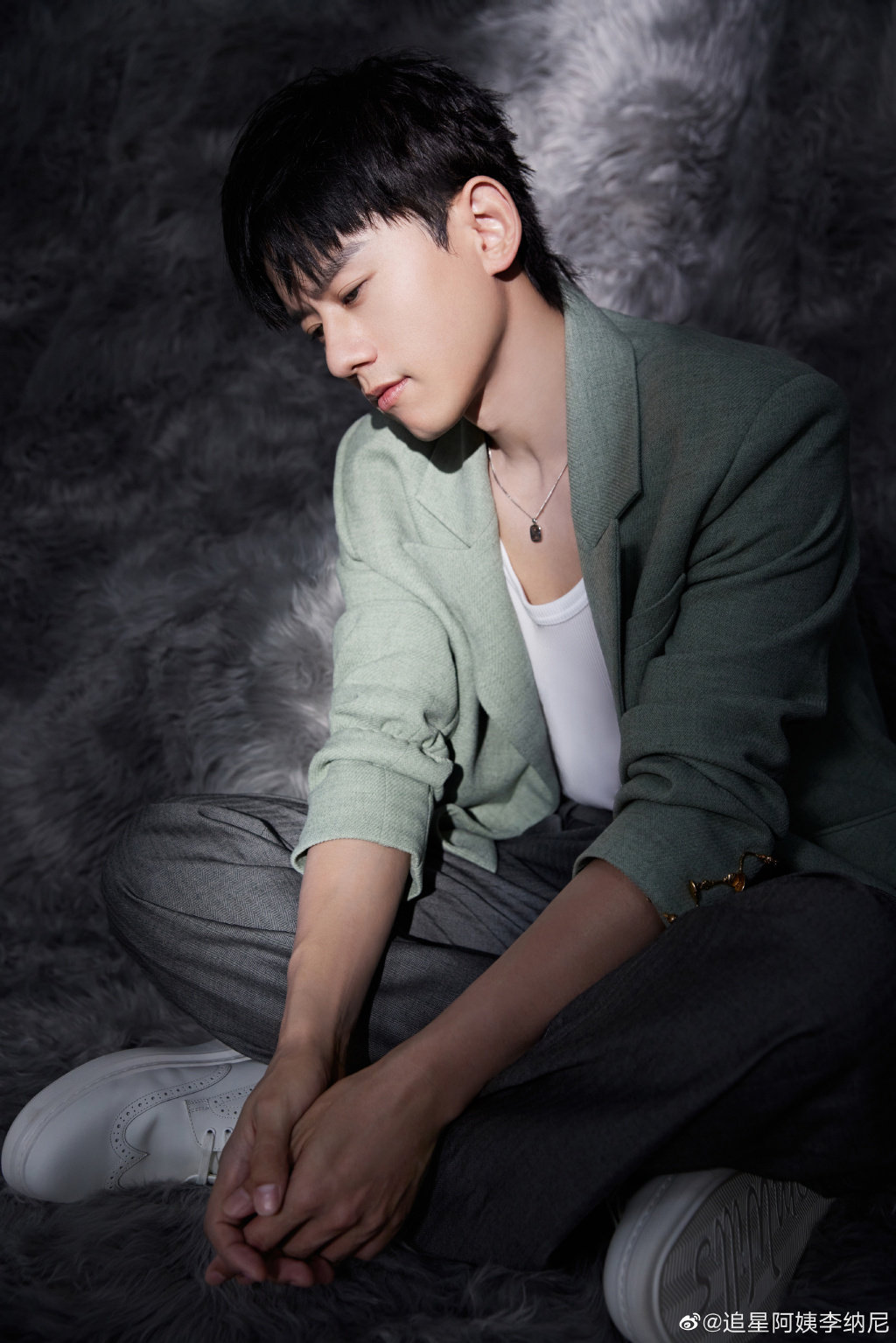 张杰绿西装清爽干净帅气十足