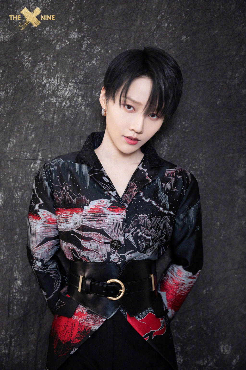 刘雨昕新国风造型出镜雅致的艺术印花硬朗的皮革腰封