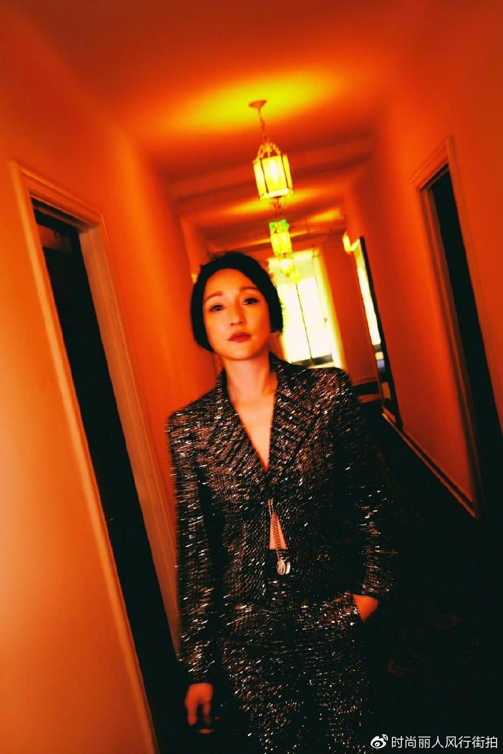 周迅王一博权志龙压轴看秀,"人间香奈儿"回归 - 权志龙穿的牌子