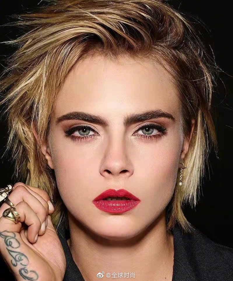 英国超模caradelevingne
