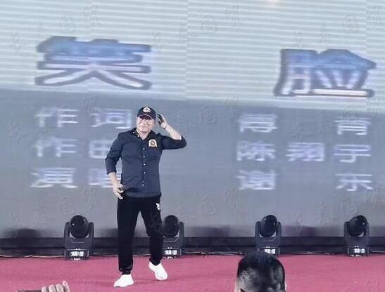57岁谢东现身商演曾三进戒毒所被嘲一首笑脸唱一辈子