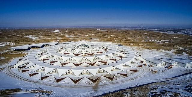 内蒙古一奇葩酒店,拥有30700平方米的面积,宛如一朵盛开的莲花休闲区蓝鸢梦想 - Www.slyday.coM 内蒙古一奇葩酒店,拥有30700平方米的面积,宛如一朵盛开的莲花休闲区蓝鸢梦想 - Www.slyday.coM