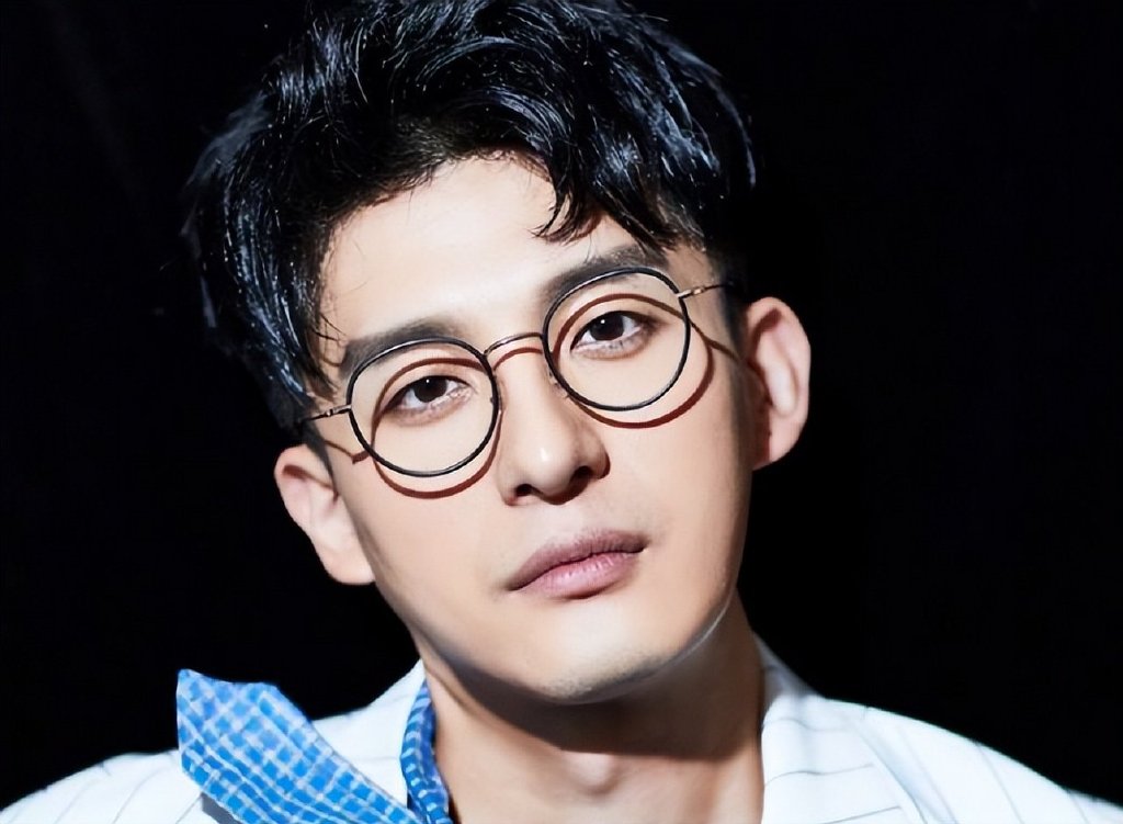 未见恋爱就已结婚，金世佳被曝隐婚生子，与抱孩子女子亲密互动休闲区蓝鸢梦想 - Www.slyday.coM