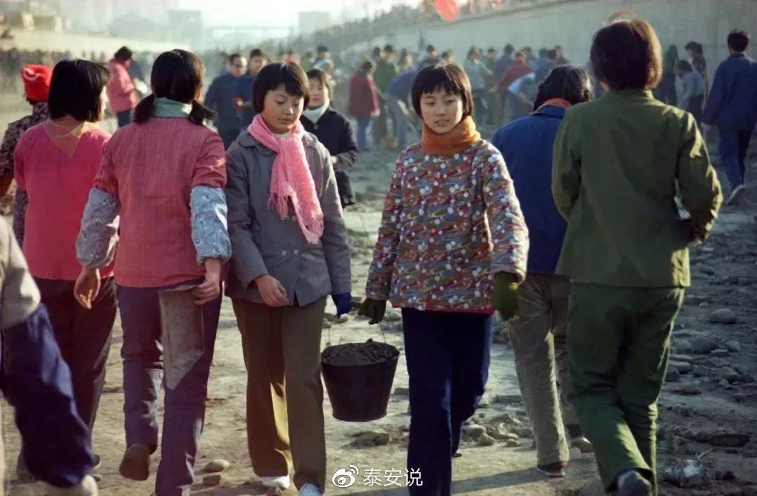 上世纪50年代到现在的穿着变化,老照片展现泰安别样的美!|穿着|年代|泰安_新浪新闻