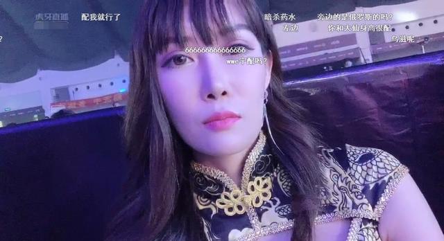 药水哥一场拳赛多了新女友?看照片后,粉丝:比古阿扎好10倍