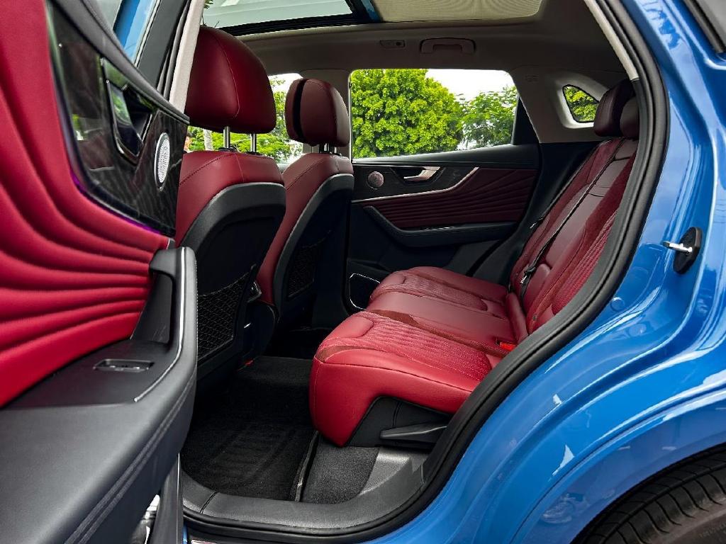 试驾新红旗hs5亮点不止8at