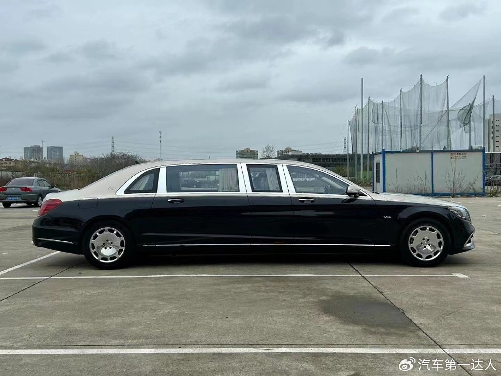 奢华的移动行宫迈巴赫s680pullman