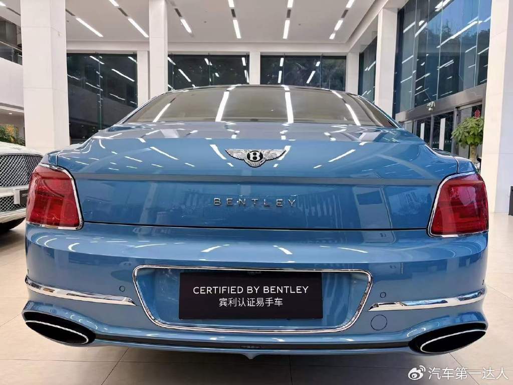 新浪汽车>汽车看点>自媒体>正文> 下期预告讲解迈巴赫 s680 普尔曼,黑