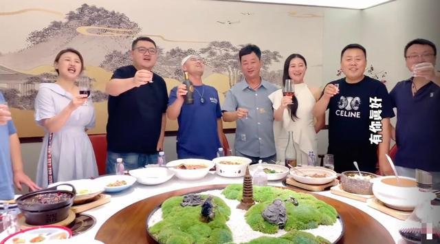 初代《星光大道》选手叙旧,56岁王旭稳坐C位,年前曾在工地搬砖休闲区蓝鸢梦想 - Www.slyday.coM 初代《星光大道》选手叙旧,56岁王旭稳坐C位,年前曾在工地搬砖休闲区蓝鸢梦想 - Www.slyday.coM