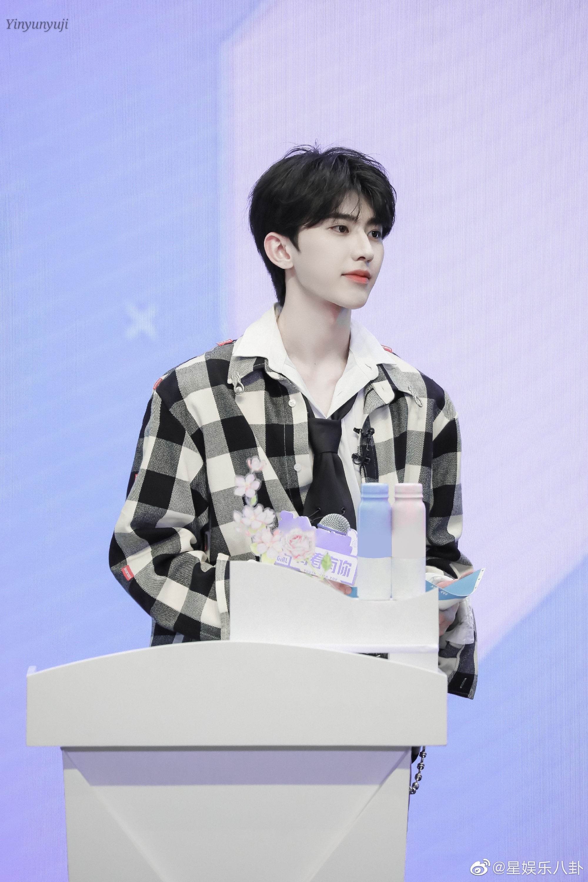 2蔡徐坤青春有你2第15期蔡pd今天以一身黑白格外套亮相第三次公