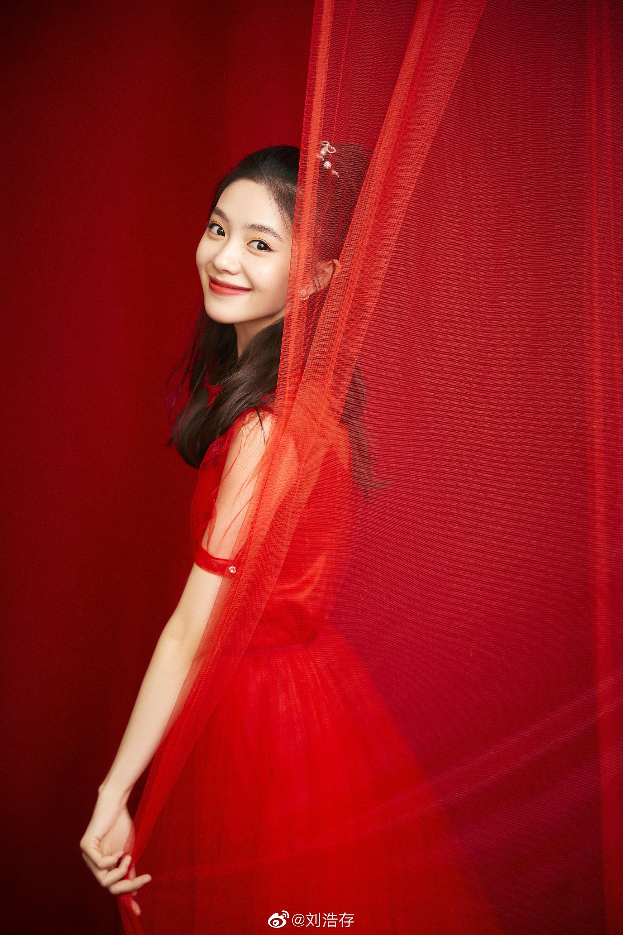 新年来临元气满满的刘浩存来送新年祝福啦妹妹太可爱了