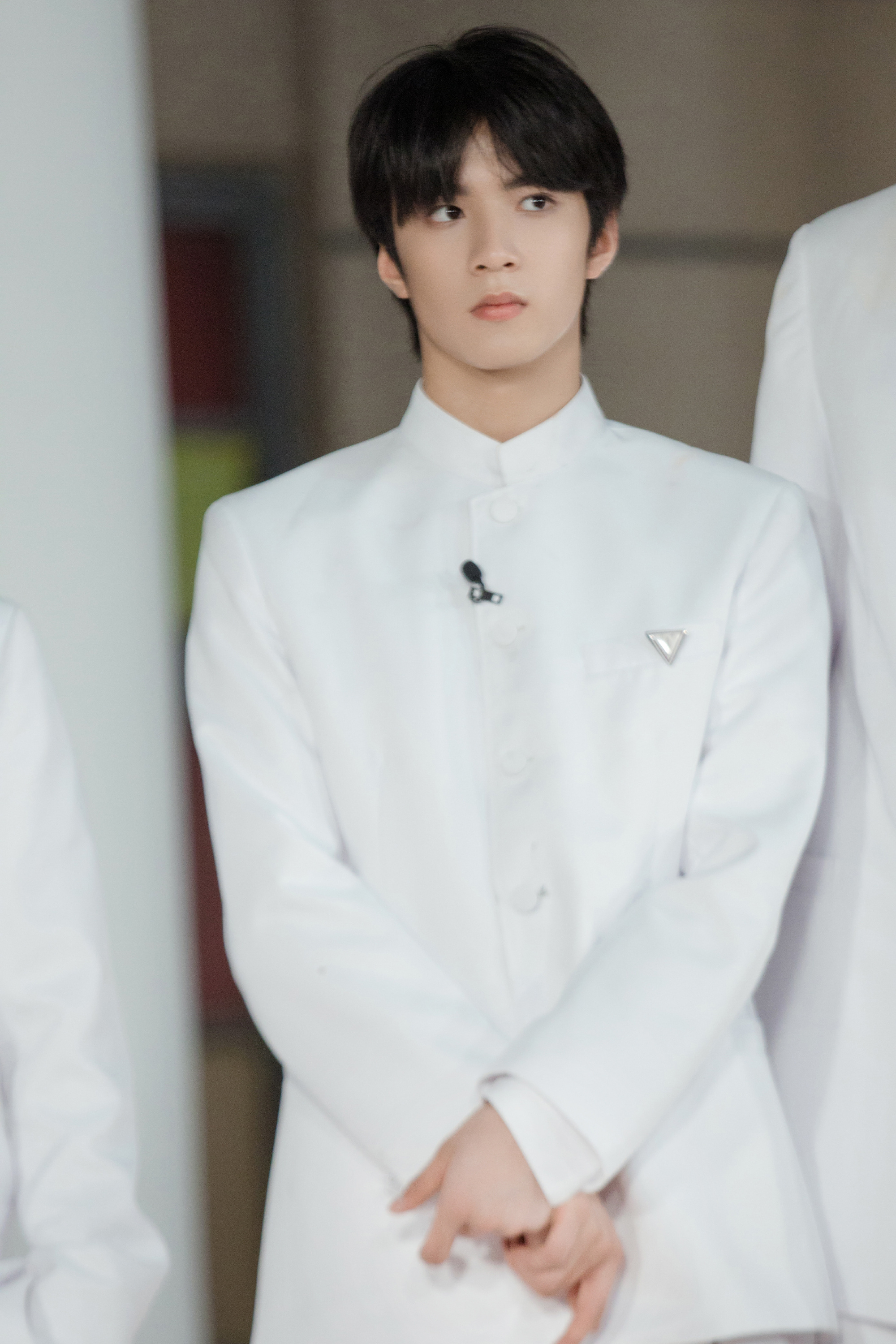 刘耀文|夏日少年派剧照 刘耀文纯白氛围感西装