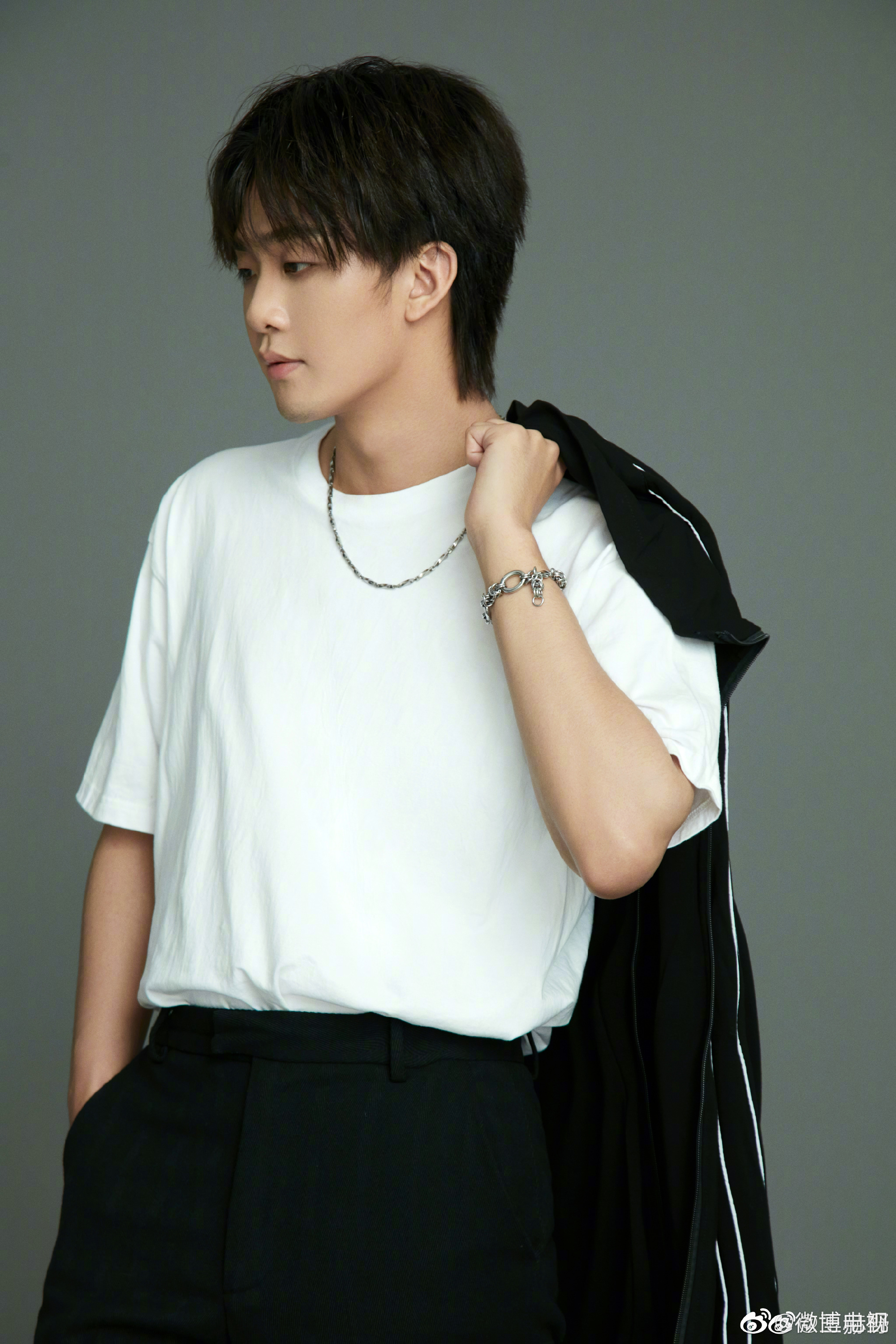 1 / 6 @王赫野 加盟浙江卫视"超级818汽车狂欢夜"啦!