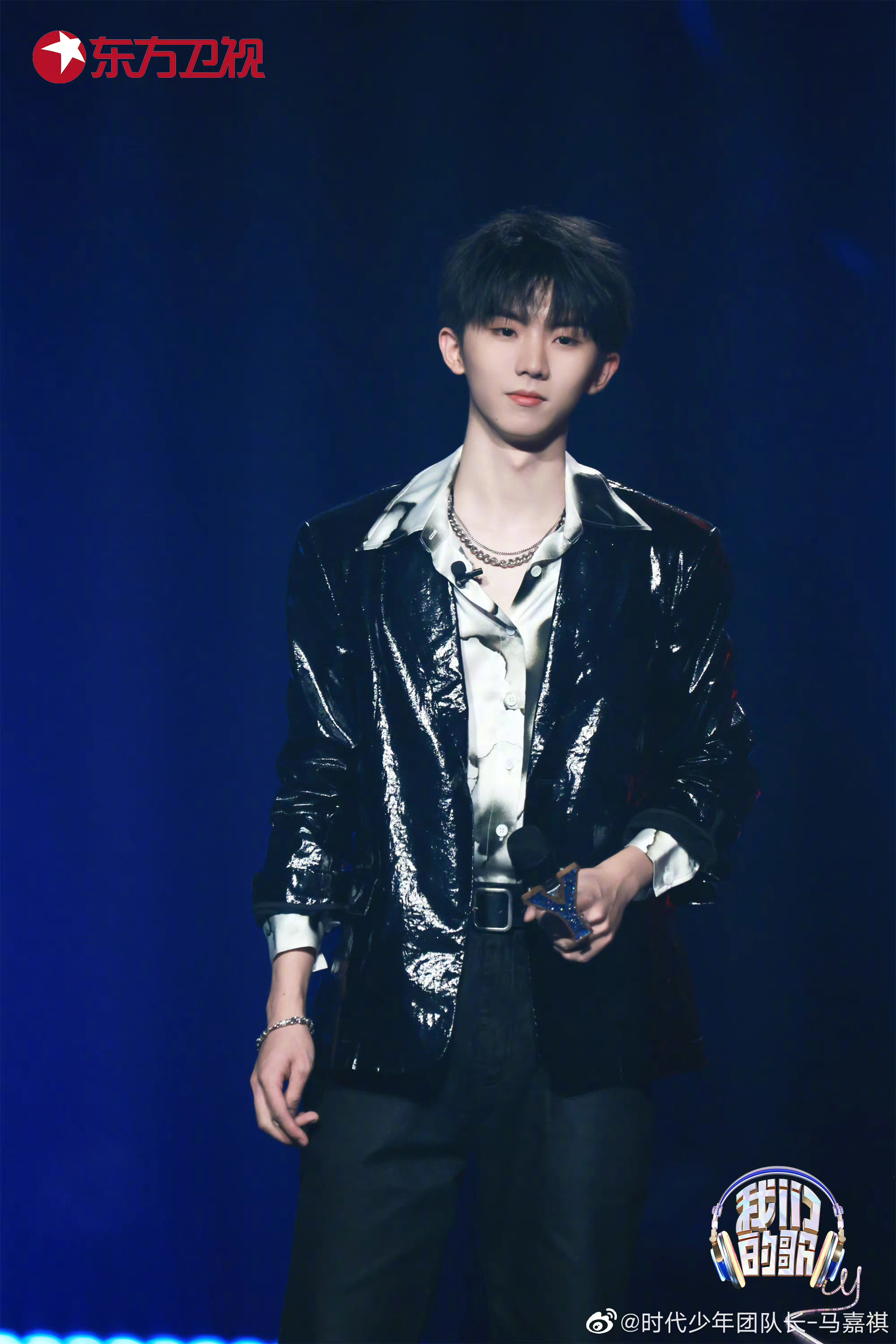 马嘉祺在我们的歌与杨坤合作舞台月亮可以代表我的心