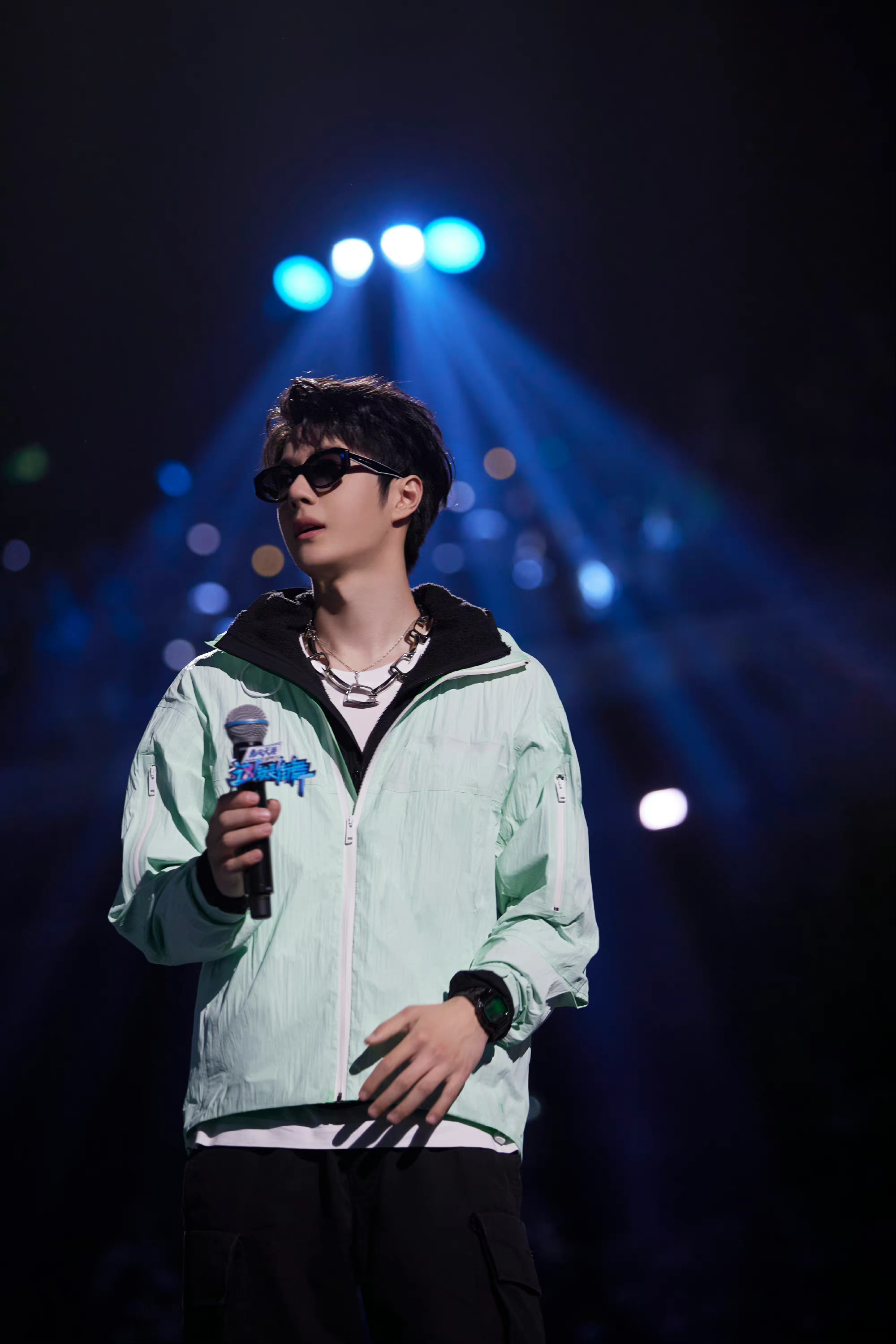 王一博街舞5总决赛舞台现场图__财经头条