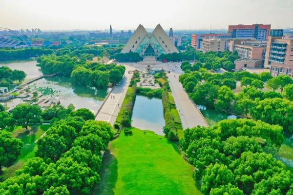 内蒙古满洲里新增本土确诊19例,网传“上海一高校封闭管理”?真相来了休闲区蓝鸢梦想 - Www.slyday.coM 内蒙古满洲里新增本土确诊19例,网传“上海一高校封闭管理”?真相来了休闲区蓝鸢梦想 - Www.slyday.coM