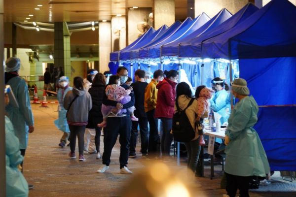 首次！解放军驻港部队在中区军用码头举行升国旗仪式丨香港一日休闲区蓝鸢梦想 - Www.slyday.coM