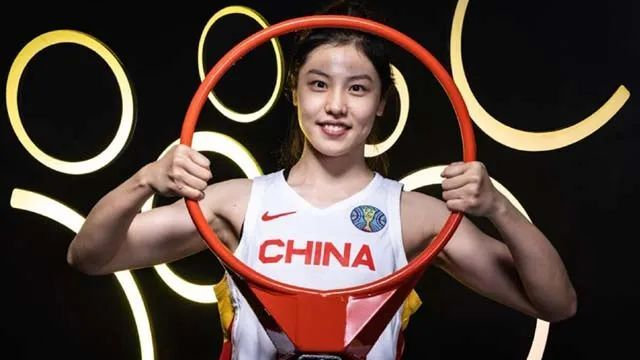 女篮大胜韩国，张茹火速爆红，名记：张茹真漂亮，我就是颜狗|张茹|女篮|中国女篮_新浪新闻