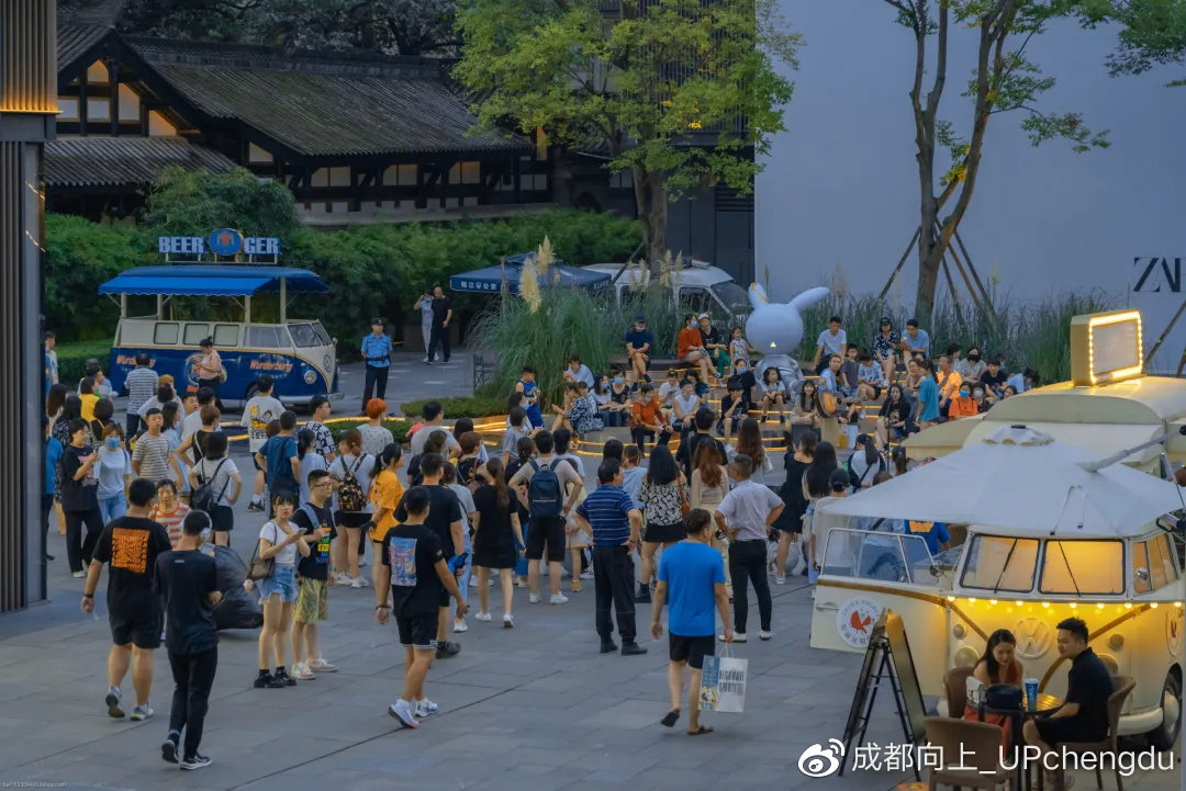 从百货大楼到 “ 天府红 ” ,天府广场的商业能重振雄风吗?__财经头条