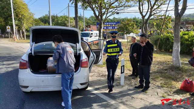东山交通执法开展网约车专项整治行动