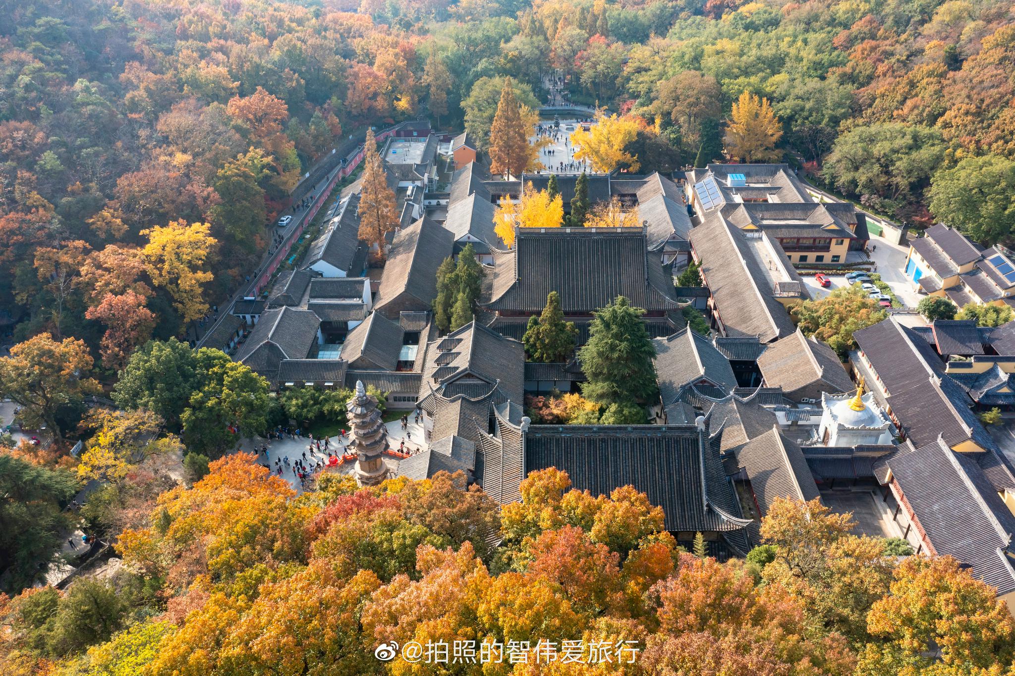 寺庙里的禅意 南京栖霞寺 五彩斑斓的秋__财经头条