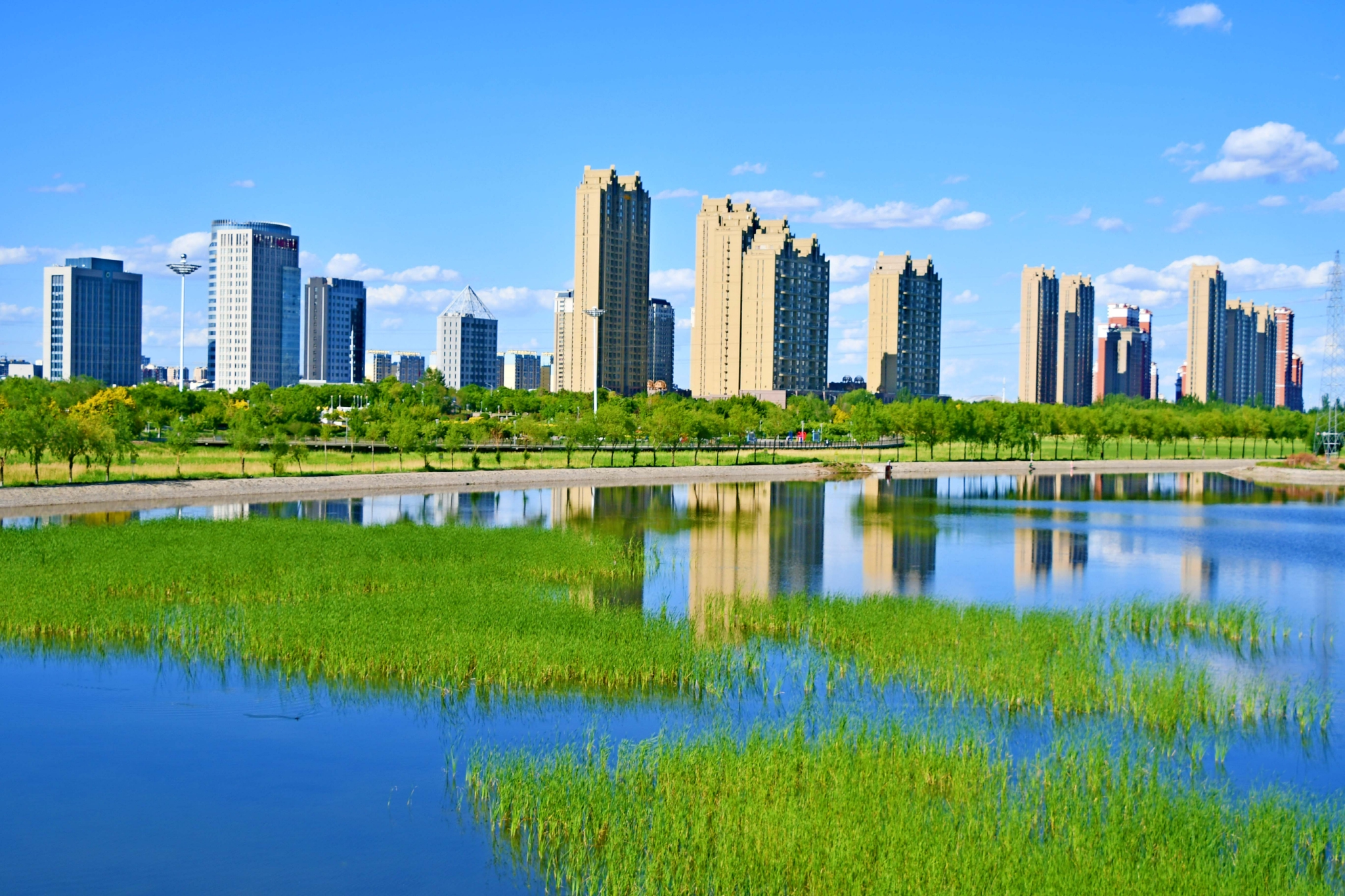 通辽市城市建设之五彩虹桥和浮桥