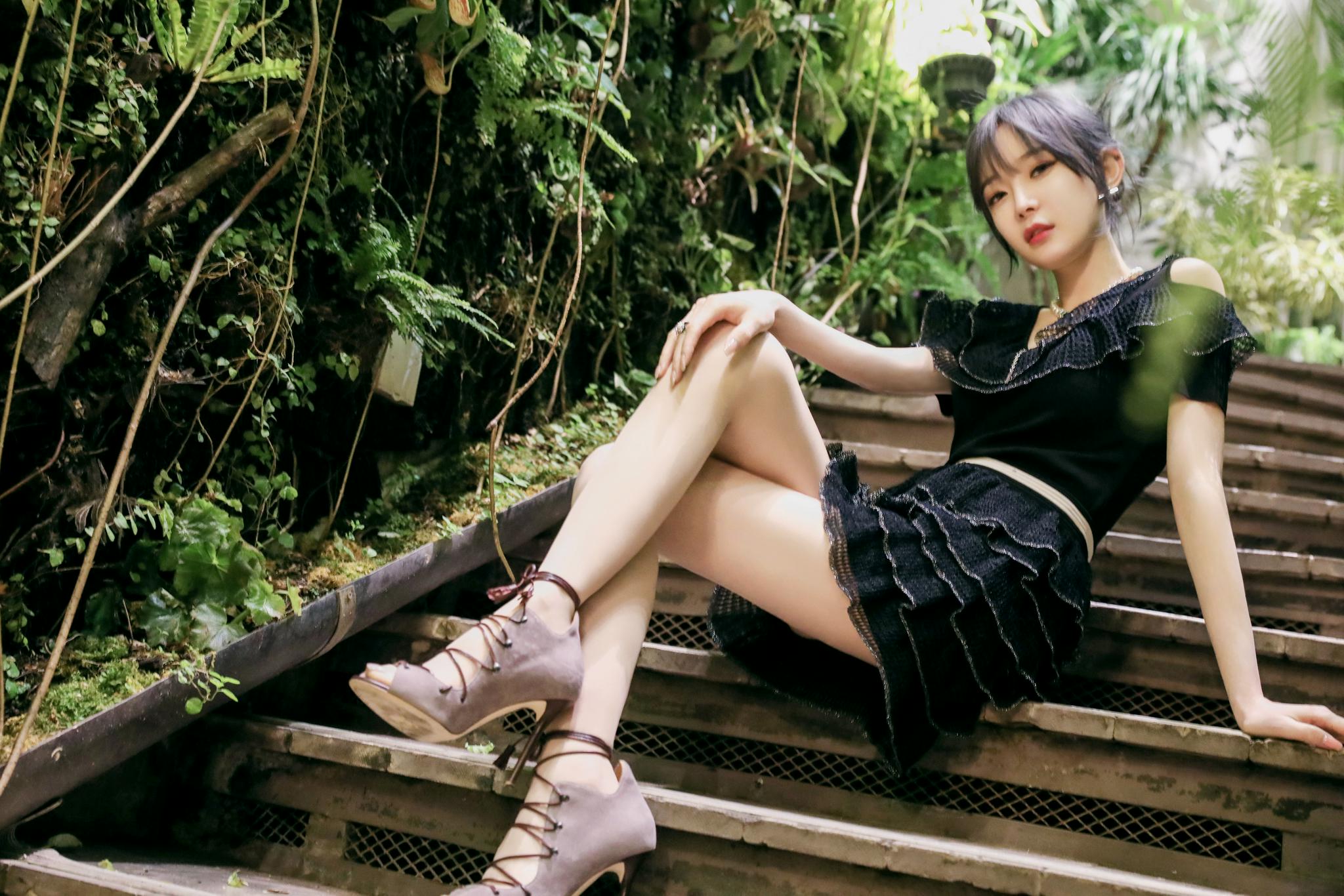 发现酷美女林西娅回归营业了