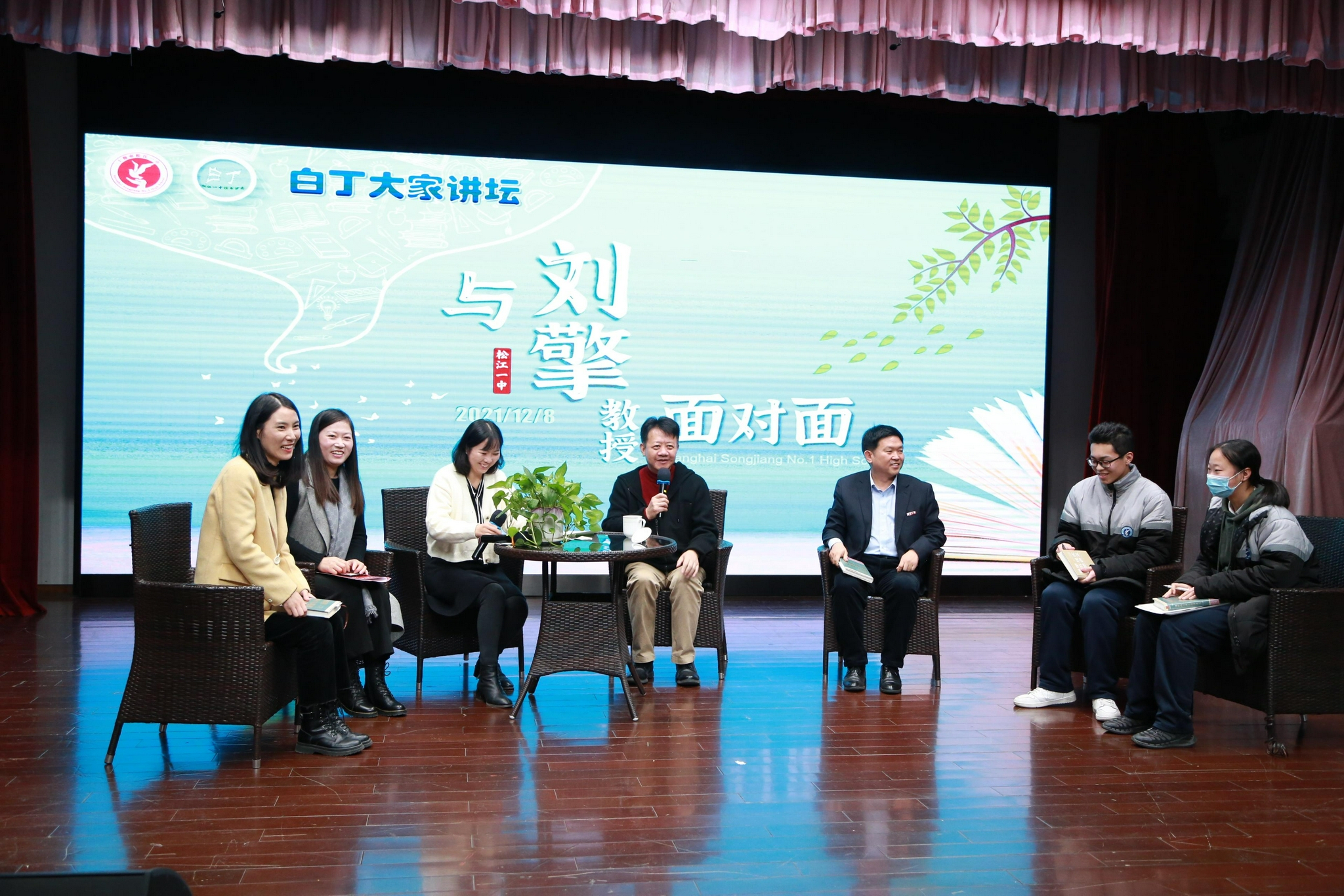 刘擎是华东师范大学紫江特聘教授,政治学系博士生导师,因当红辩论型