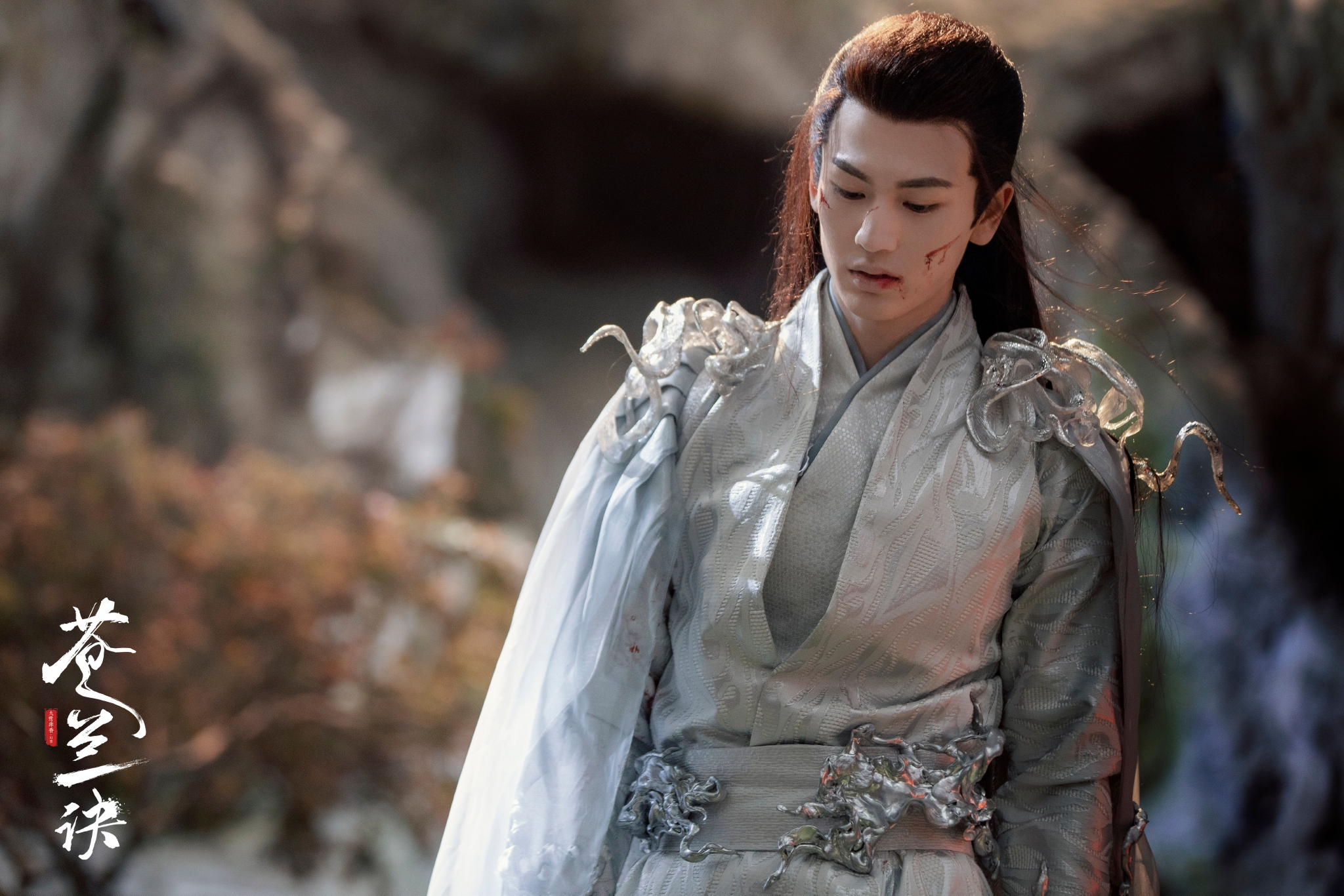 张凌赫长珩战损造型鲨疯了,谦谦君子77白衣长剑77